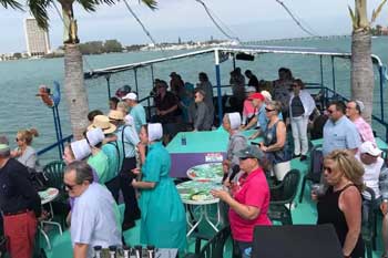 Le-Barge-Sightseeing-Cruise-Passengers