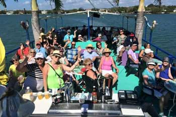 Le-Barge-Sightseeing-Cruise-happy-Passengers
